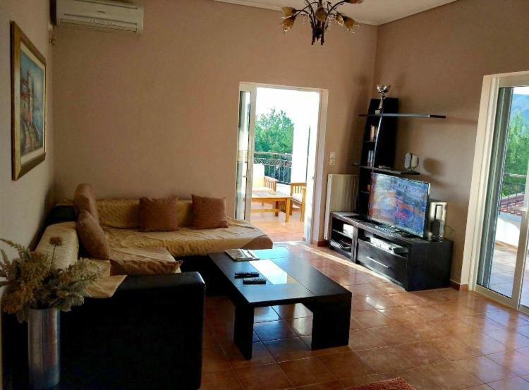 Relaxing Villa With Swimming Pool And Garden Agios Georgios  Luaran gambar